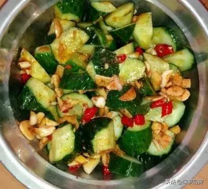 怎麼做「涼拌黃瓜」才好吃？拍黃瓜還是油潑黃瓜？兩種做法都有！
