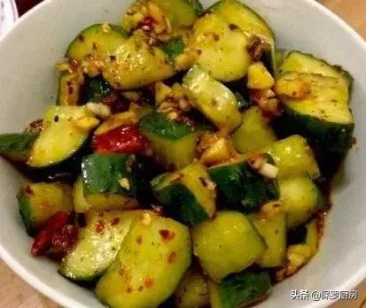 怎麼做「涼拌黃瓜」才好吃？拍黃瓜還是油潑黃瓜？兩種做法都有！