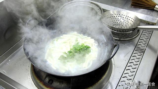 1塊雞胸肉，1塊豆腐，簡單一做，我家一周吃3次，營養又解饞