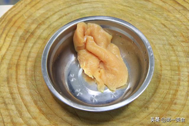 1塊雞胸肉，1塊豆腐，簡單一做，我家一周吃3次，營養又解饞
