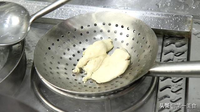 1塊雞胸肉，1塊豆腐，簡單一做，我家一周吃3次，營養又解饞