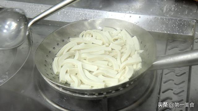 1塊雞胸肉，1塊豆腐，簡單一做，我家一周吃3次，營養又解饞