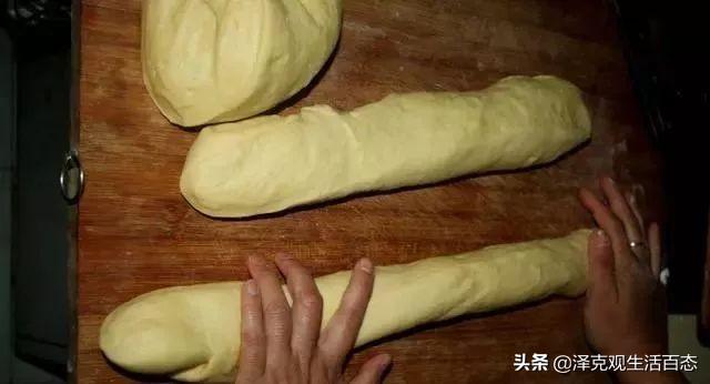 麵粉里打入兩個雞蛋，和面不用一滴水，外酥里軟，幾天不吃就饞