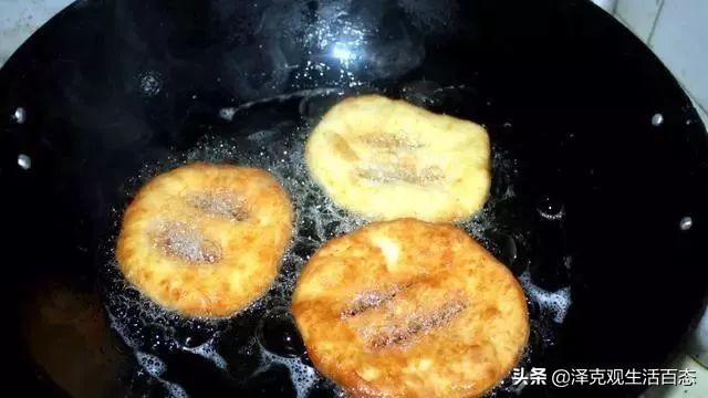 麵粉里打入兩個雞蛋，和面不用一滴水，外酥里軟，幾天不吃就饞
