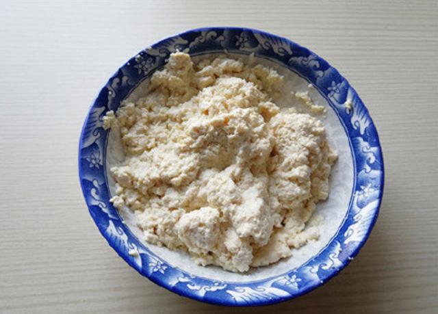 簡單快手既可以當早餐，又可以當下飯菜的香菇豆腐餅