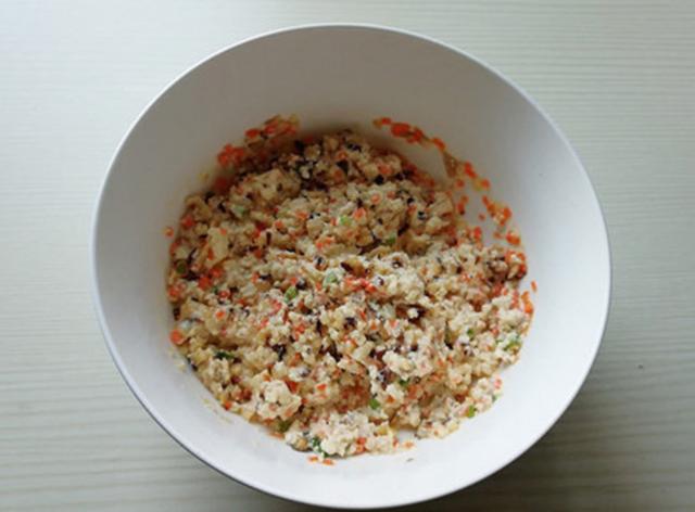 簡單快手既可以當早餐，又可以當下飯菜的香菇豆腐餅