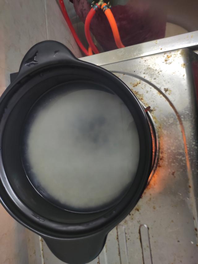 只需簡單幾招就可以做出一道可口的砂鍋粥