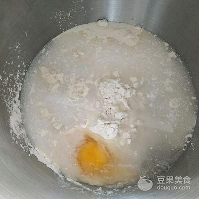 奶油蜜豆吐司的做法。