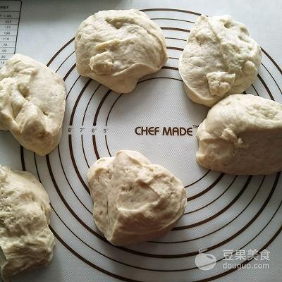 奶油蜜豆吐司的做法。
