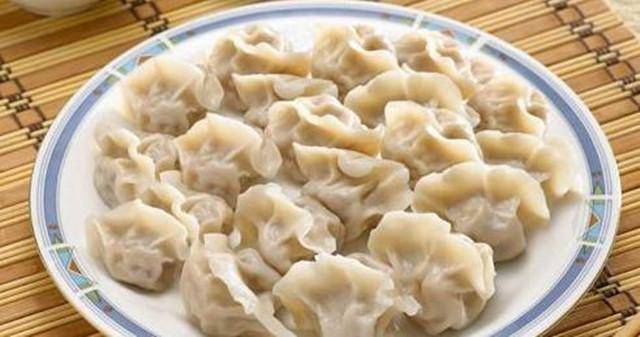 用金針菇包餃子你肯定沒吃過，還是素餡的，方法很簡單，別錯過！