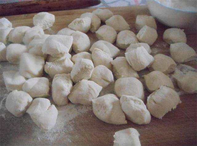 用金針菇包餃子你肯定沒吃過，還是素餡的，方法很簡單，別錯過！