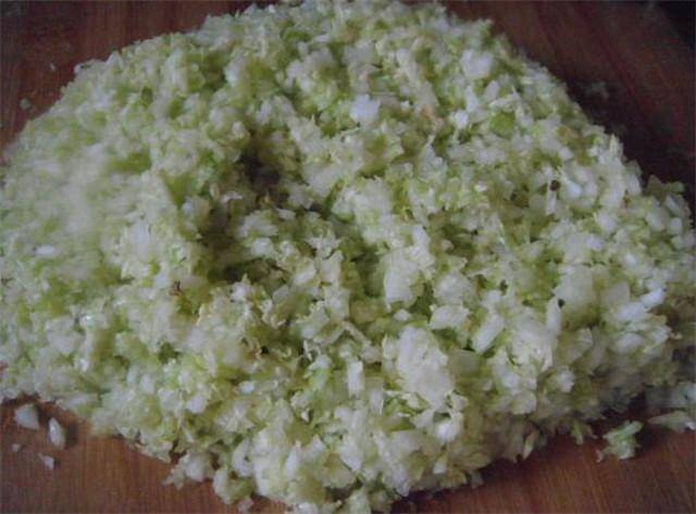 用金針菇包餃子你肯定沒吃過，還是素餡的，方法很簡單，別錯過！