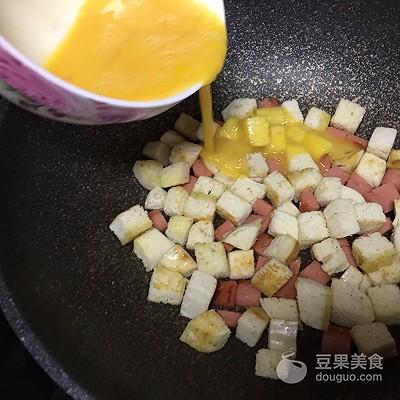 饅頭火腿雞蛋餅的做法 