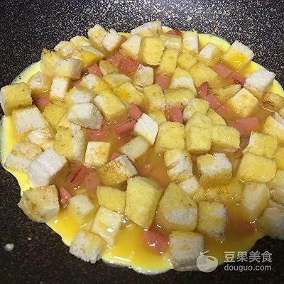 饅頭火腿雞蛋餅的做法 