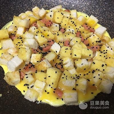 饅頭火腿雞蛋餅的做法 
