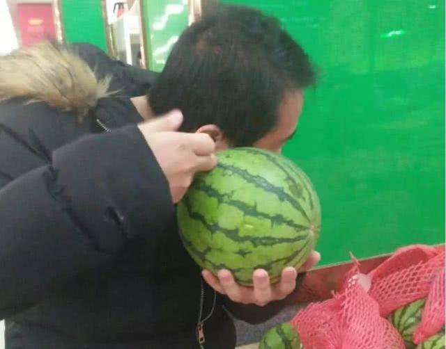 怎麼挑西瓜才能挑到最好吃最甜的西瓜呢？試試我這個方法吧