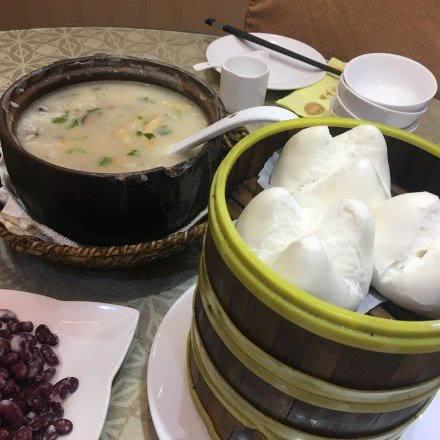 據說廣東人每天都這樣吃早餐，廣東人看了表示：太看得起我們了