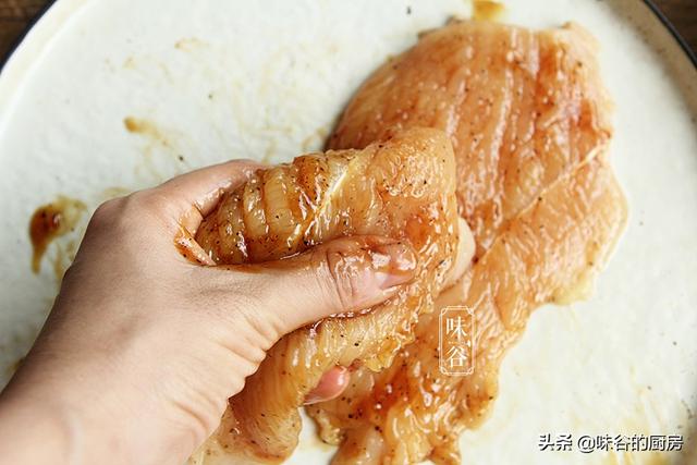 炸雞排原來做起來這麼簡單，又香又酥脆，味道不輸給快餐店！