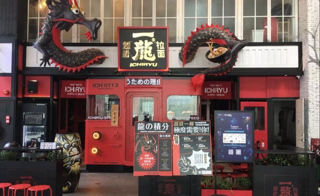 這家麵店用「軌道」送餐，一天賣600碗，80平日入近2萬！