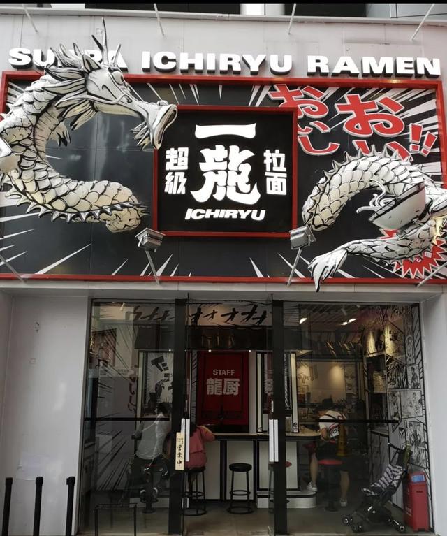 這家麵店用「軌道」送餐，一天賣600碗，80平日入近2萬！