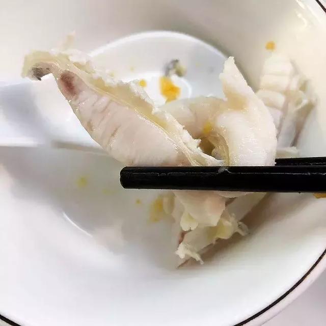 以純礦泉水為鍋底的魚火鍋，是廣東人對九宮格的報復