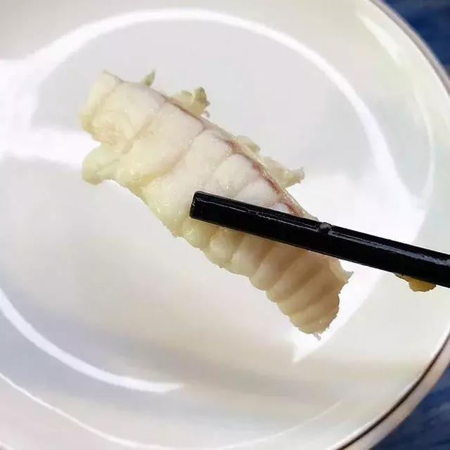 以純礦泉水為鍋底的魚火鍋，是廣東人對九宮格的報復