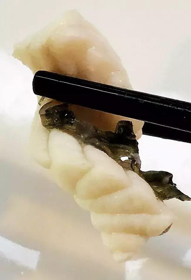以純礦泉水為鍋底的魚火鍋，是廣東人對九宮格的報復