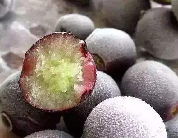 這4種水果放冰箱冷凍，比吃冰棍雪糕過癮，解熱解饞一步到位！