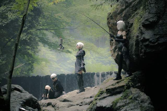 Cosplay「唯美與現實」只有一線之隔！現實照片一看秒軟　網崩潰：她的肚臍！