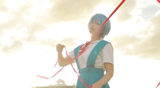 Cosplay「唯美與現實」只有一線之隔！現實照片一看秒軟　網崩潰：她的肚臍！