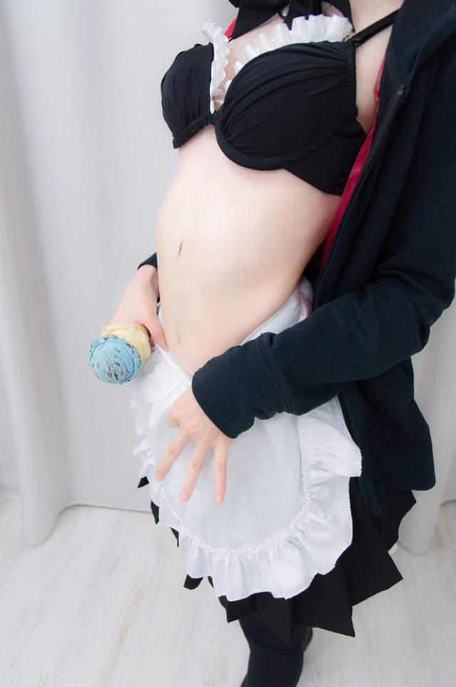 Cosplay「唯美與現實」只有一線之隔！現實照片一看秒軟　網崩潰：她的肚臍！