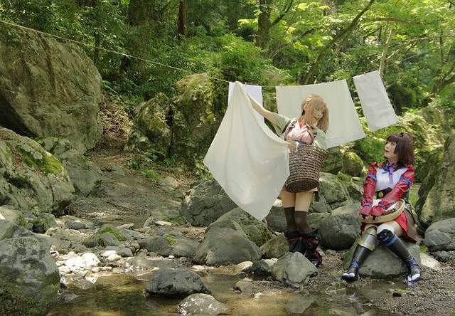 Cosplay「唯美與現實」只有一線之隔！現實照片一看秒軟　網崩潰：她的肚臍！