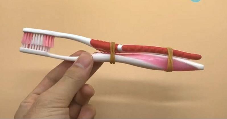 原來把2根舊牙刷綁在一起，效果竟然這麼好，以前的牙刷都白扔了