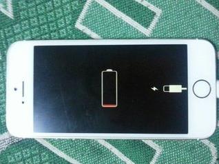 牙籤這樣插進手機裡，太厲害了，活了30年才知道，既省錢又實用