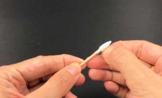 牙籤這樣插進手機裡，太厲害了，活了30年才知道，既省錢又實用