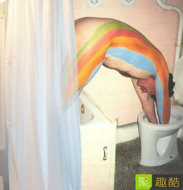 22張會讓你超後悔看到的「WTF照片」！#8 吃這個熱狗會得愛滋… 