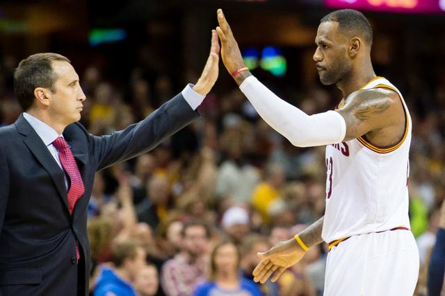 托馬斯直言，NBA辜負了詹姆斯，總是給他配備一群菜鳥級別主教練
