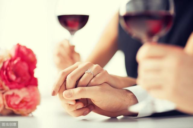 結婚兩年，善良的老婆不知道自己是同妻，還期望要個孩子咋辦？