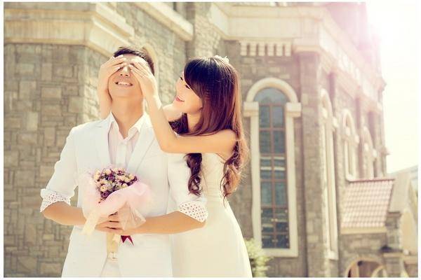 自從我生下女兒 婆婆就沒來看過我們 打電話給小姑子她忘掛 我愣了