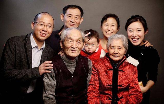 因遺囑不公 多年來我都不曾回家 看到一封6年前繼母給我的信 我立即賣房帶妻兒回老家
