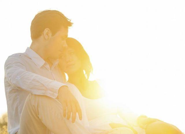 小姑子嫁人 我包一萬賀禮 第二天婆婆笑著給一手鐲 我愣了
