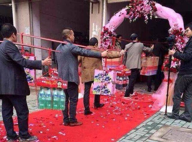 第一次去男友家，未來婆婆的三句話，結束了我們3年的感情