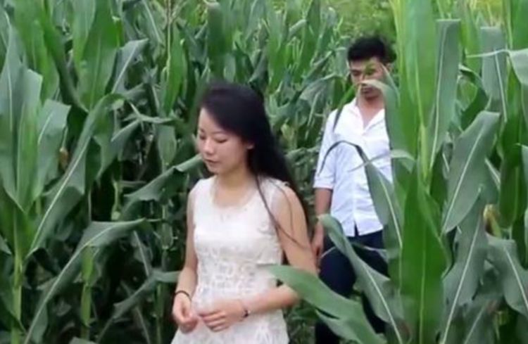 為救丈夫，妻子去世，在骨灰里發現一根鐵絲，丈夫臉都氣綠了