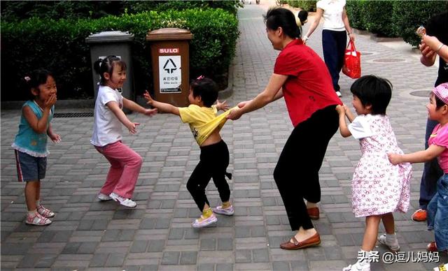 孩子喜歡玩跨齡遊戲，您覺得是聰明的表現？小心變「奴隸性格」