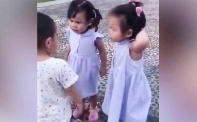 為啥幼兒園裡男孩會被女孩欺負？老師的回答，讓養兒的媽捶胸頓足
