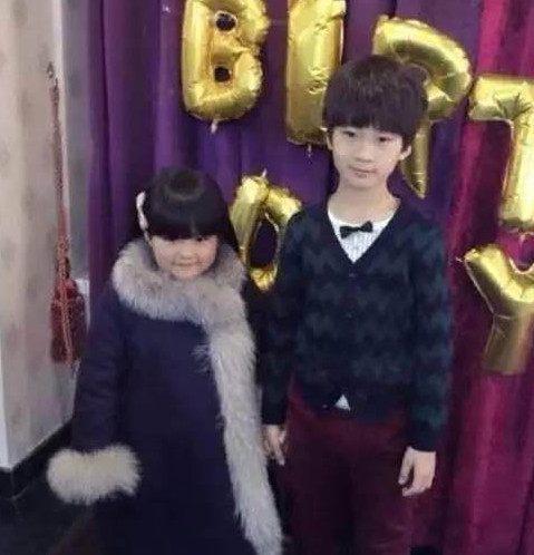 郭晶晶教4歲兒子做慈善，卻因穿雙200塊鞋起非議，網友：李湘笑了