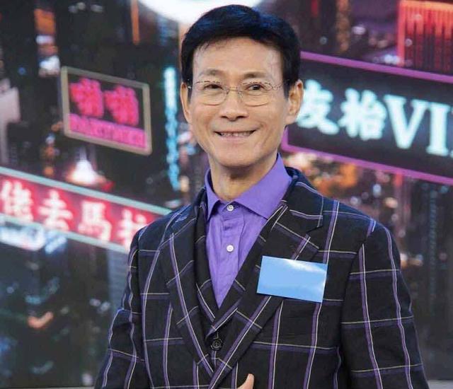 72歲鄭少秋近照曝光！與同齡汪明荃合影，瘦骨嶙峋老態盡顯
