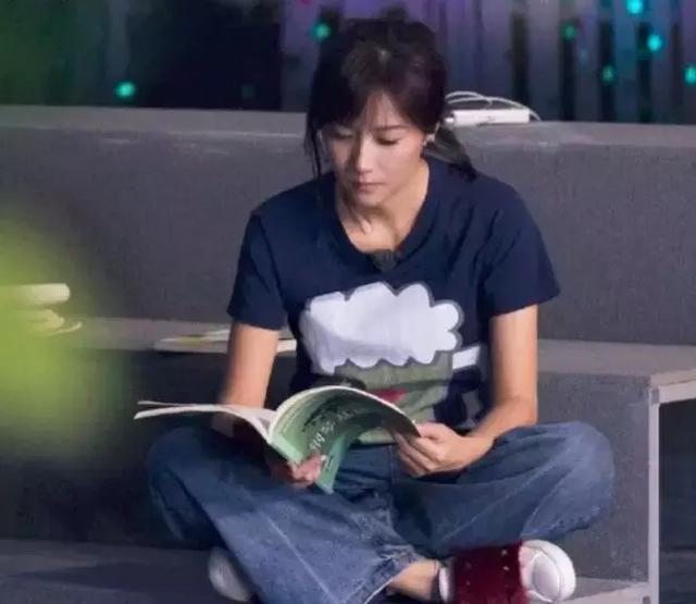 她是當年的四大花旦之一，如今不溫不火卻依然屹立不倒！