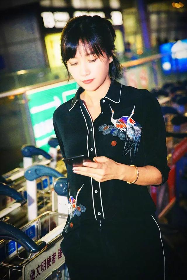 她是當年的四大花旦之一，如今不溫不火卻依然屹立不倒！