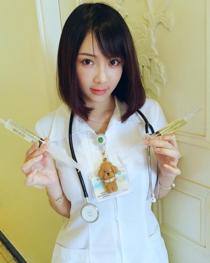 這不像素人規格啊！正妹護理師「言兒」遊海邊穿得太火辣。